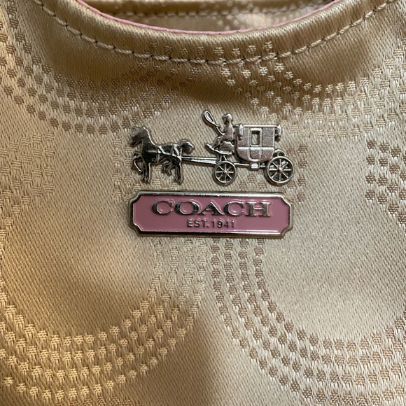 COACH Madison Op Art Maggie Shoulder Bag. In great condition! - Picture 2 of 11